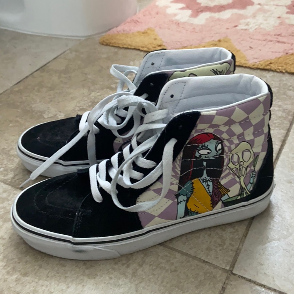 Worn once. Too small. Great condition.